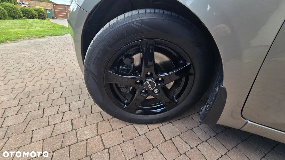 Kia Ceed - 27