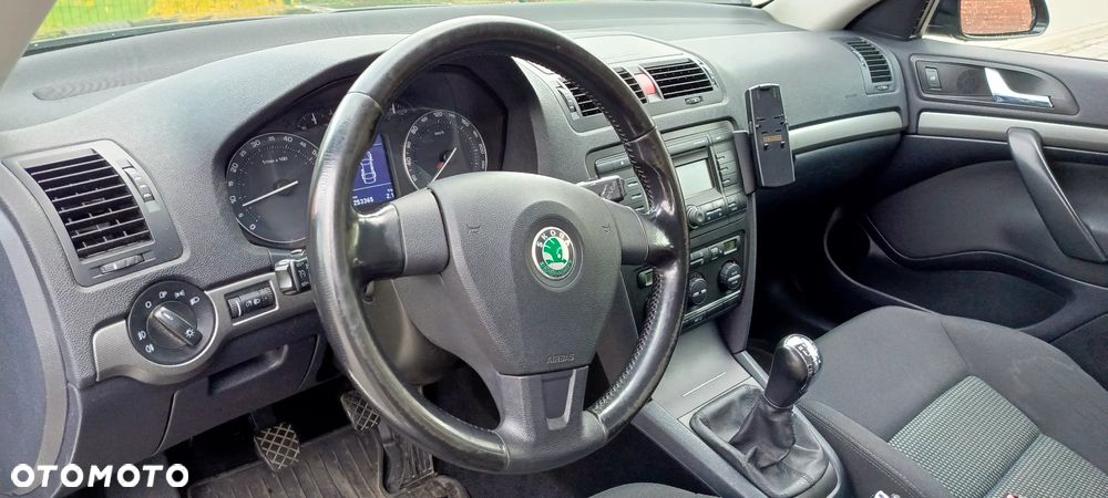 Skoda Octavia 1.6 FSI Ambiente - 2