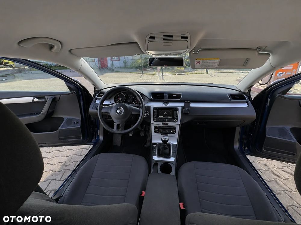 Volkswagen Passat - 8