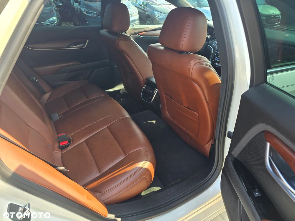 Cadillac XTS - 10