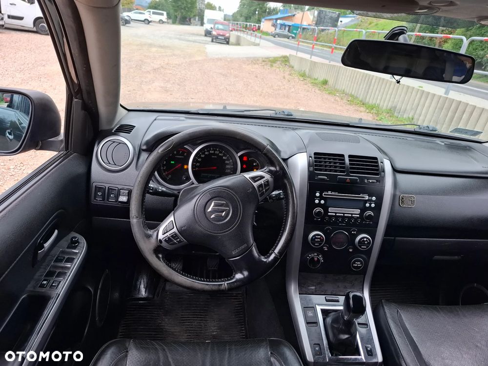 Suzuki Grand Vitara 2.4 De Luxe - 8