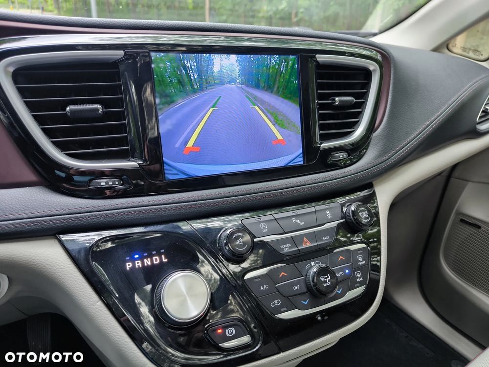 Chrysler Pacifica - 26