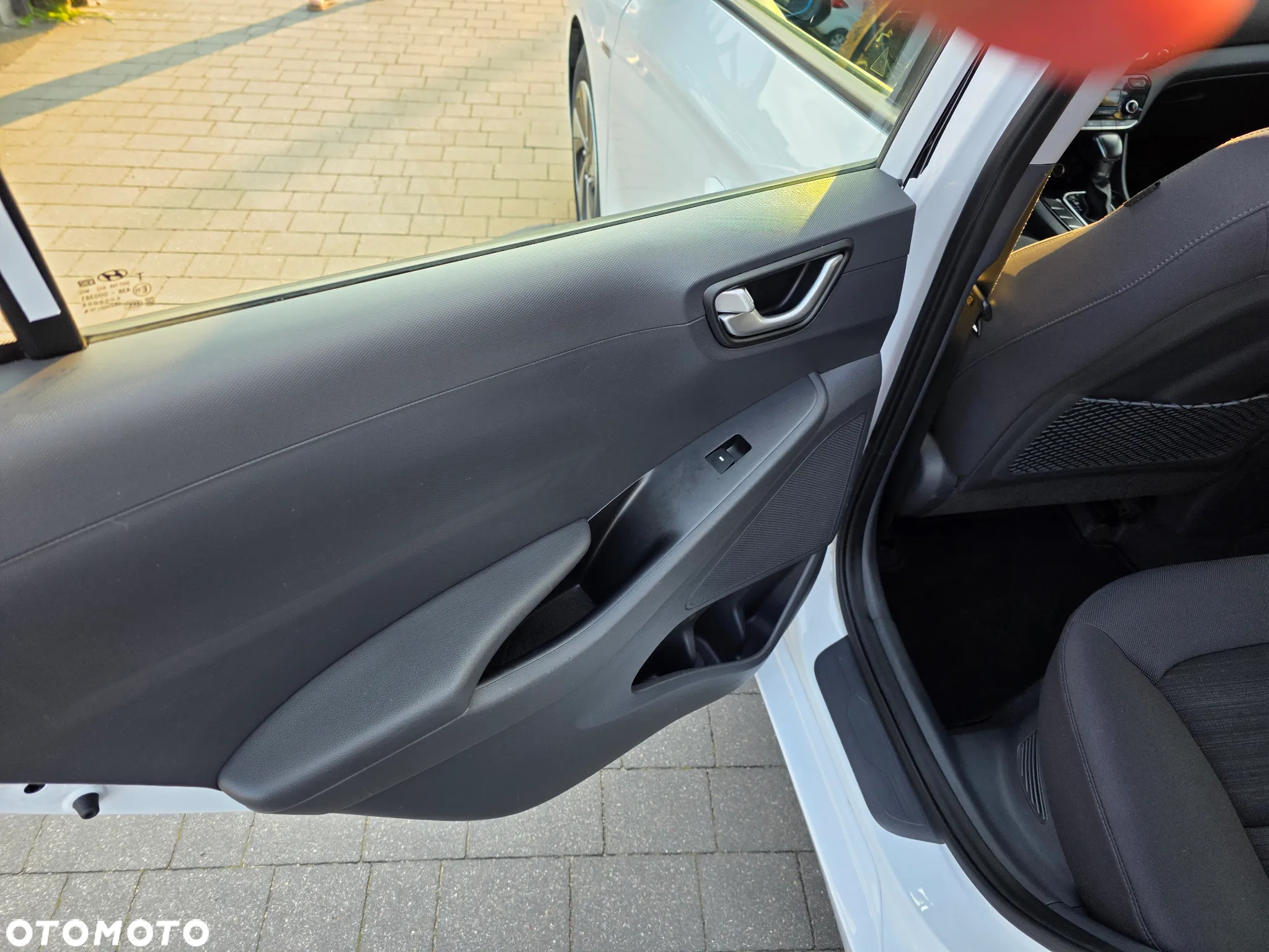 Hyundai IONIQ hybrid Business - 17
