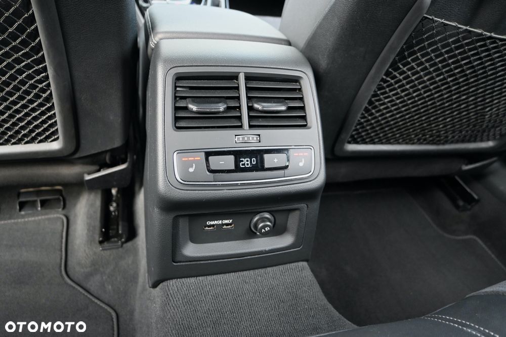 Audi A4 Avant 40 TFSI S tronic - 25