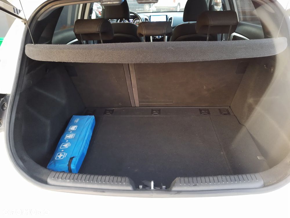 Hyundai i30 blue 1.6 CRDi Passion - 15