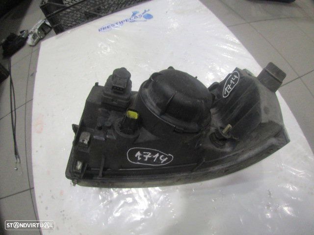 Farol Far1714 LAND ROVER FREELANDER 2000 2.0DI 98CV 3P PRETO DRT H4 ORIGINAL LAND ROVER FREELANDER 2000 2.0DI 4X4 95CV 5P PRETO LAND ROVER FREELANDER 1998 2.0DI 4X4 95CV 5P VERDE - 3