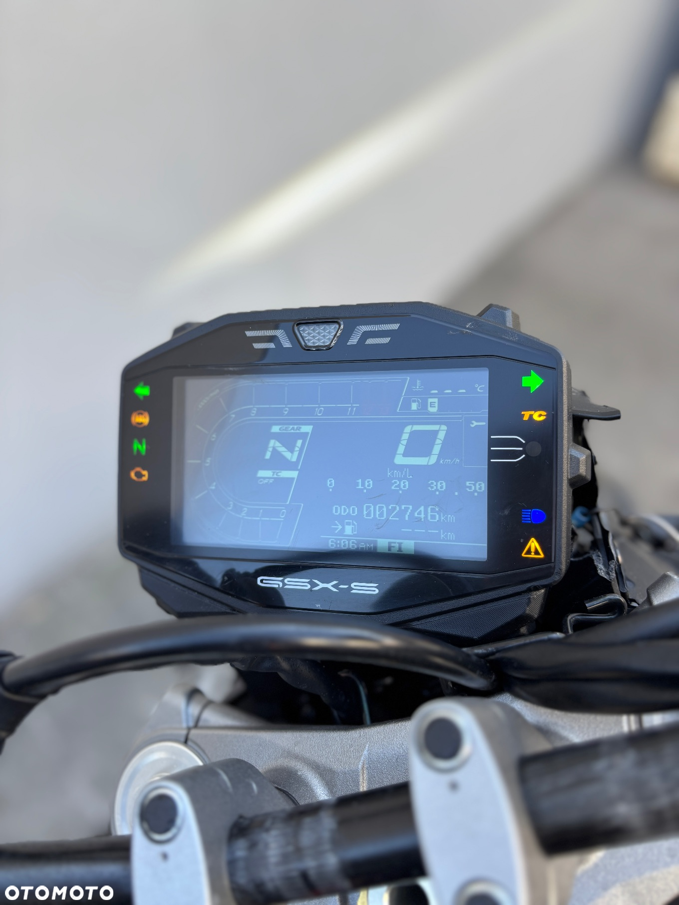 Suzuki GSX - 16