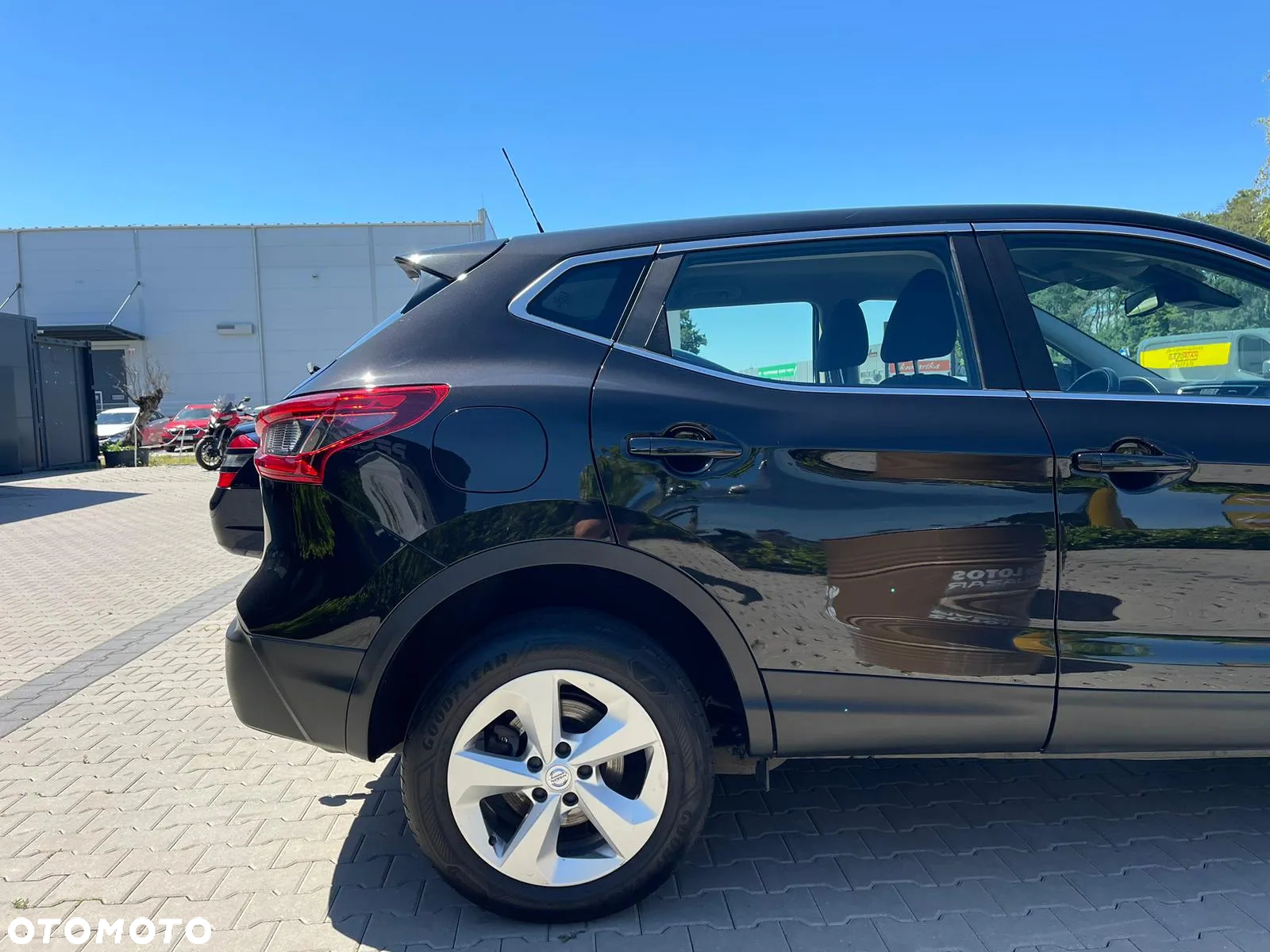 Nissan Qashqai 1.7 dCi ALL-MODE 4x4i N-CONNECTA - 2