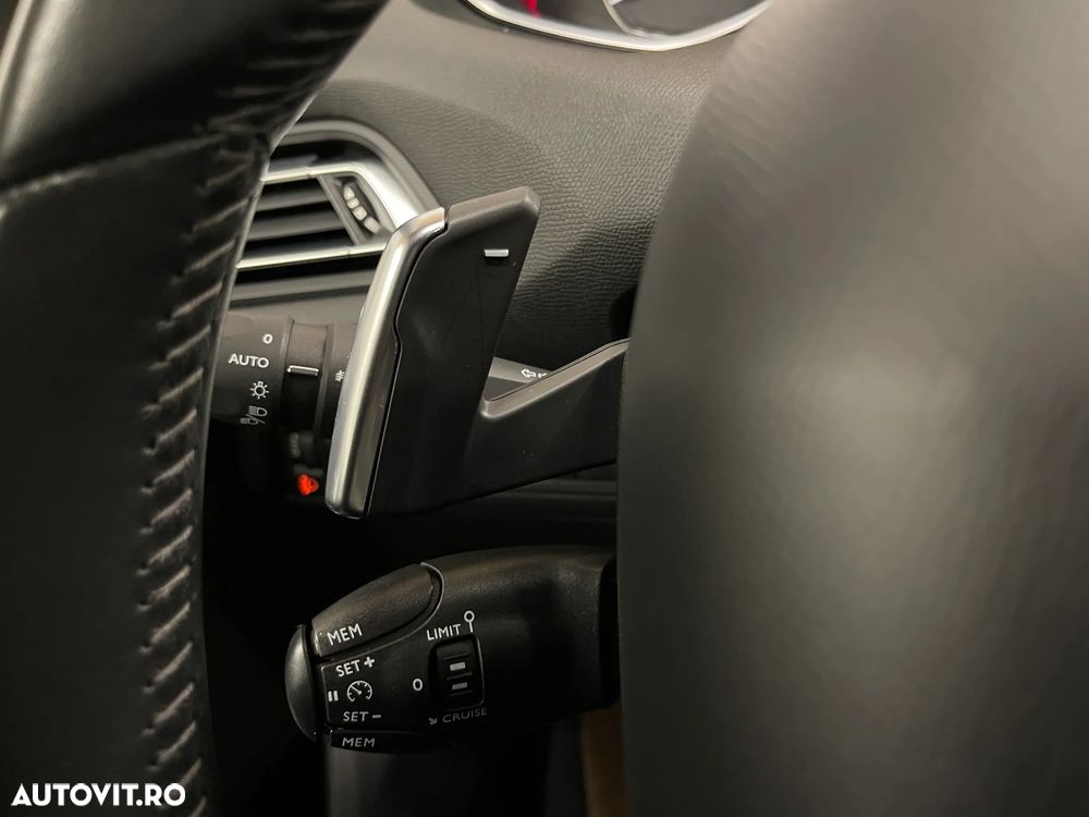 Peugeot 308 BlueHDi 130 EAT8 Allure - 22