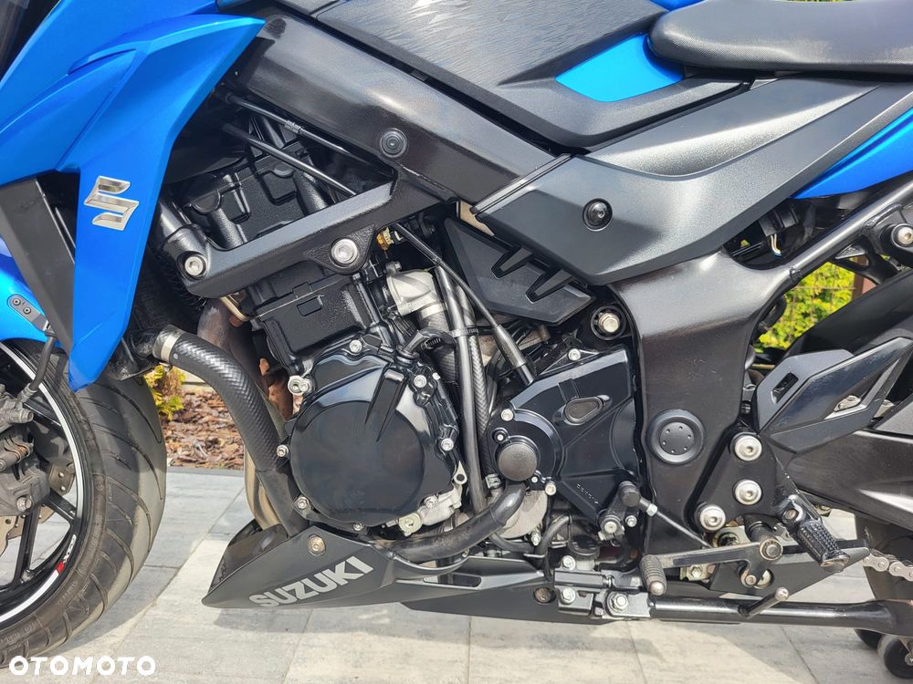 Suzuki GSX - 32