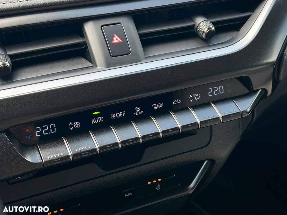 Lexus UX 250h Luxury Line - 31