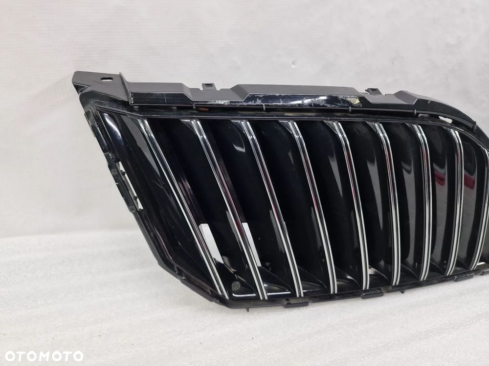SKODA SUPERB II 2 LIFT 13- ATRAPA / GRILL PRZEDNI PRZÓD , NR 3T0853668B , NR AUKCJI GL657 - 2
