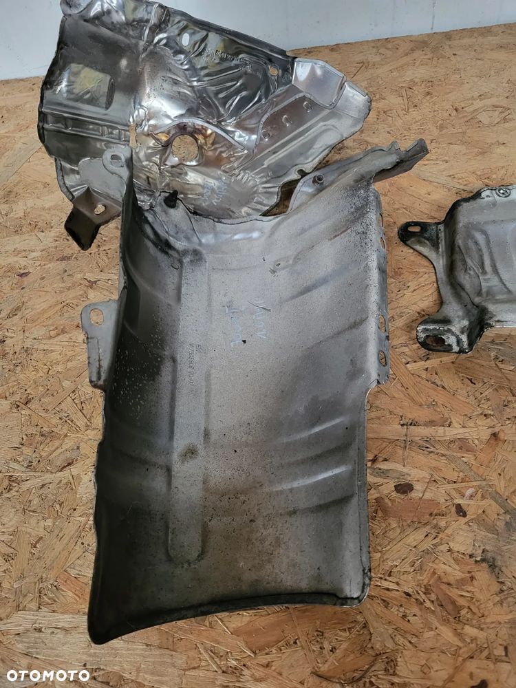 Osłona obudowa katalizatora Peugeot 3008 1.6 THP - 4