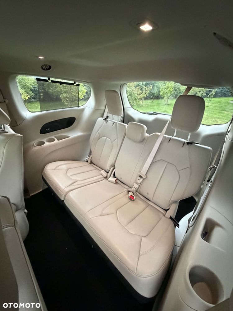 Chrysler Pacifica - 19