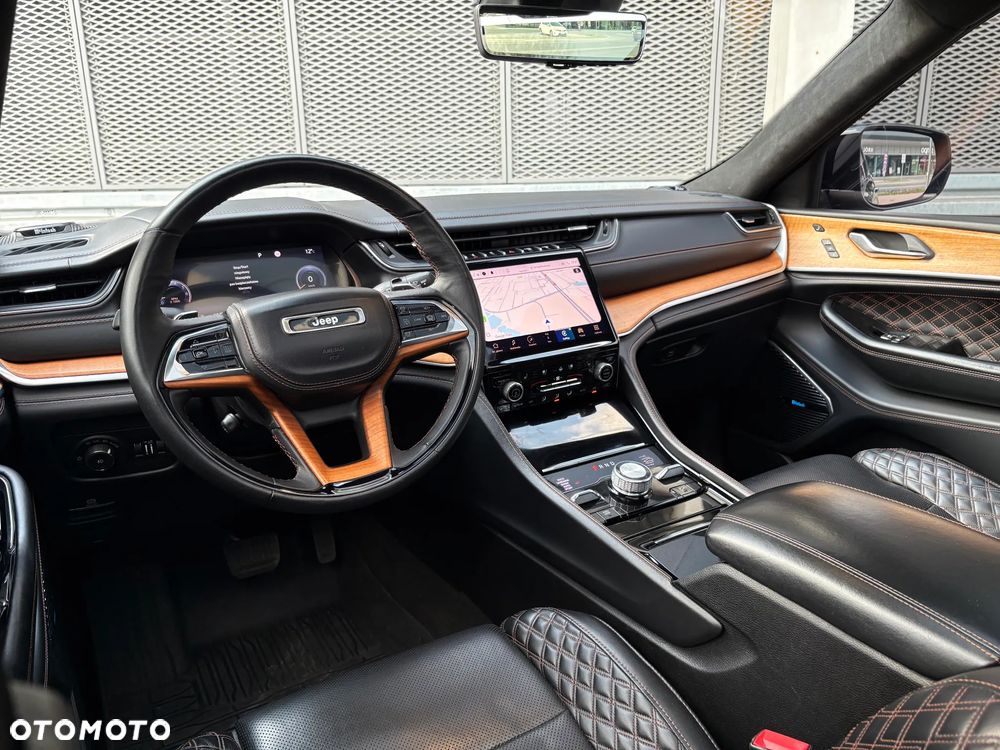 Jeep Grand Cherokee - 25