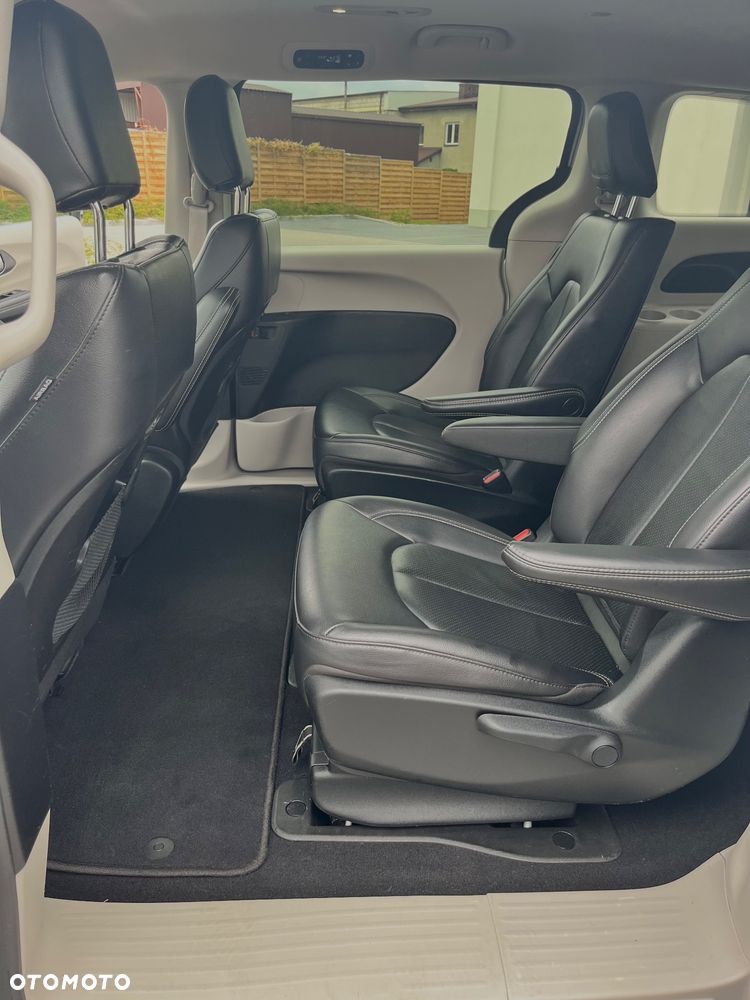 Chrysler Pacifica - 15