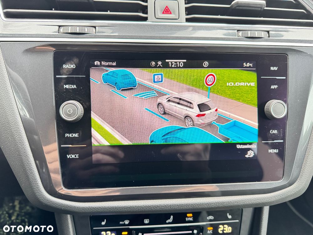 Volkswagen Tiguan 2.0 TDI SCR 4MotION DSG R-Line - 23