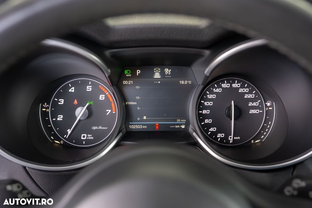 Alfa Romeo Stelvio 2.0 Turbo 16V AT8-Q4 B-Tech - 23