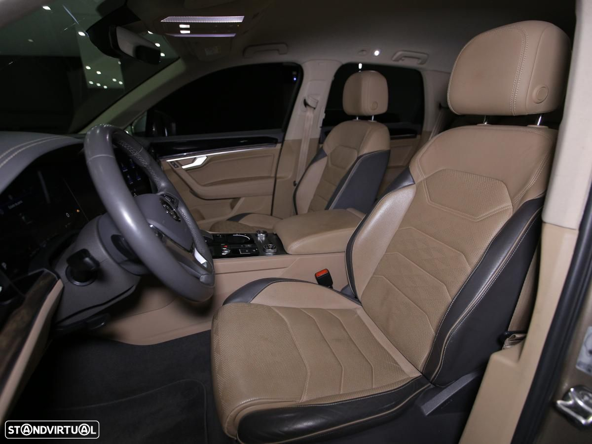 VW Touareg 3.0 TDI V6 Elegance Plus - 22