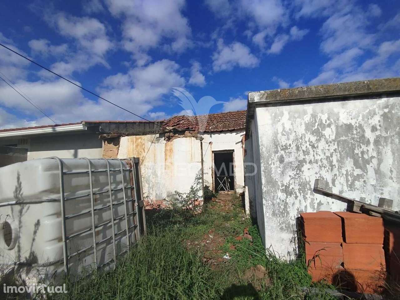 MORADIA COM TERRENO, PARA RECONSTRUIR - Grande imagem: 4/9