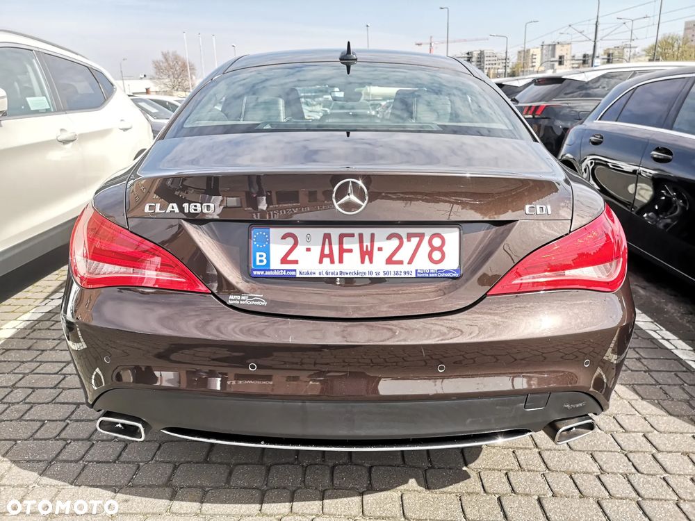 Mercedes-Benz CLA 180 d 7G-DCT Urban - 4