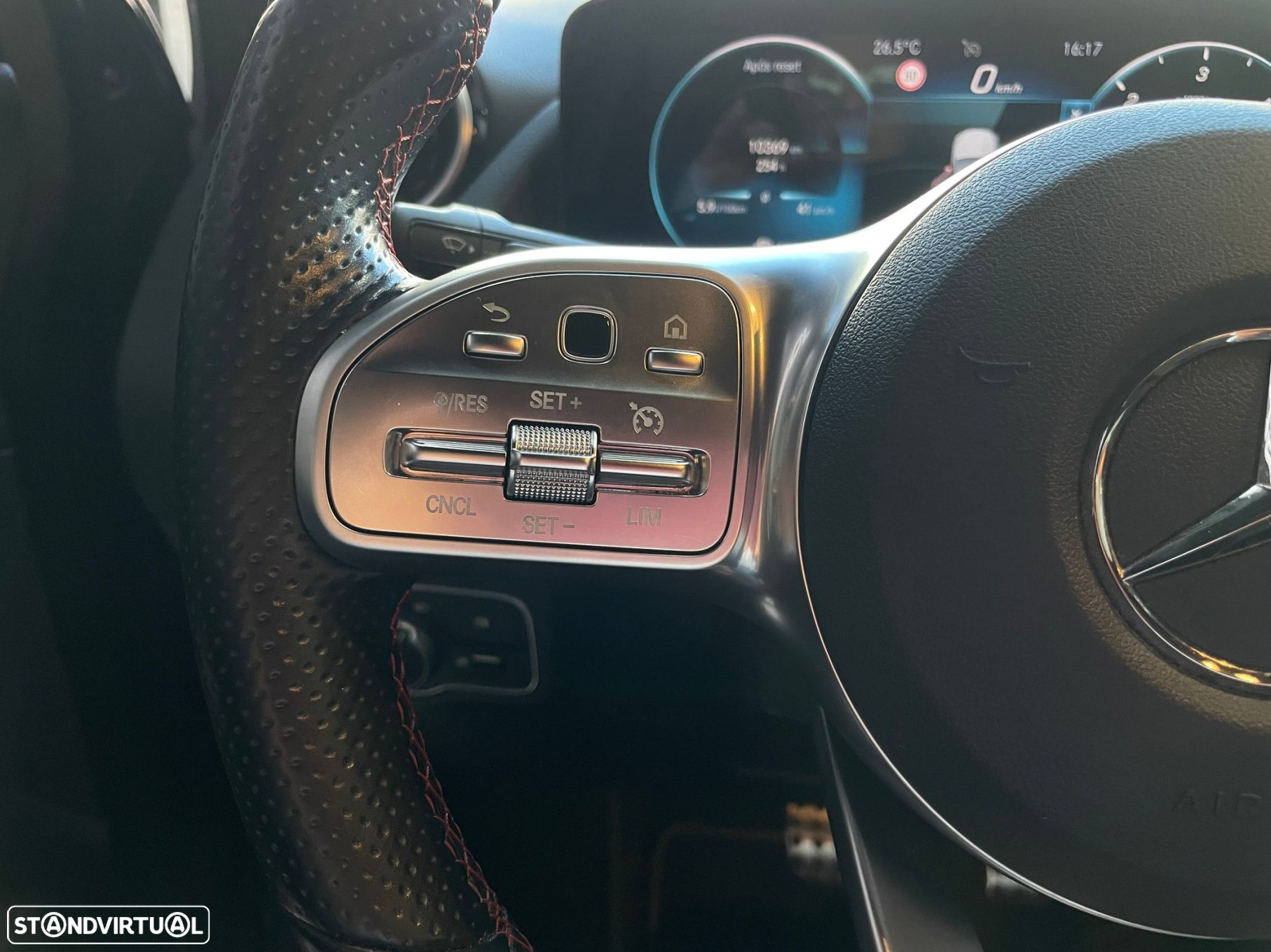 Mercedes-Benz GLA 180 d AMG Line - 16