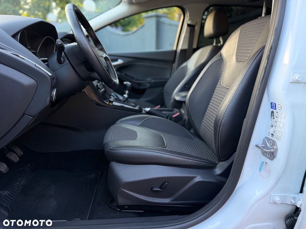 Ford Focus 1.0 EcoBoost STart-Stopp-System TITANIUM - 17