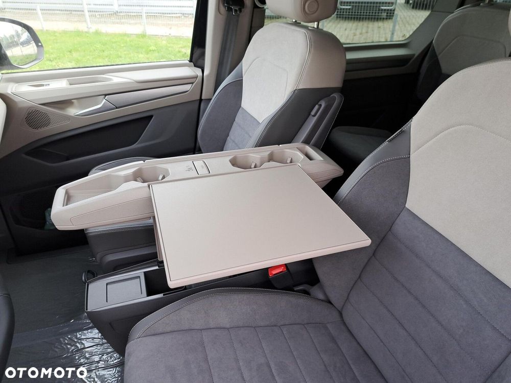 Volkswagen Multivan - 32