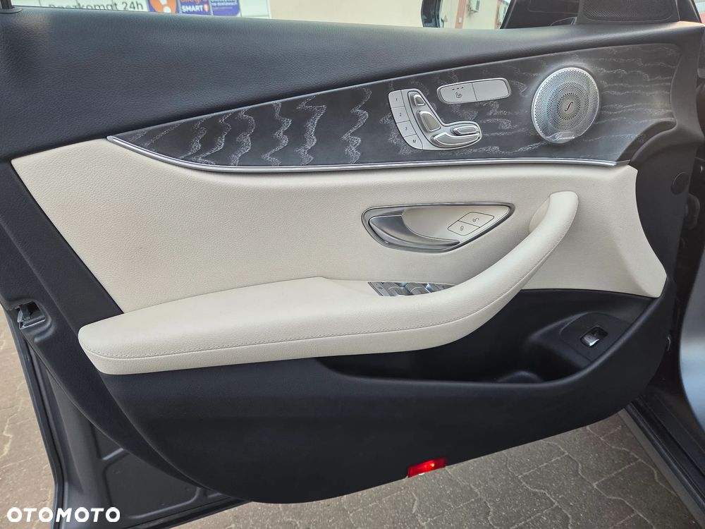 Mercedes-Benz Klasa E 300 d 4-Matic Exclusive - 17