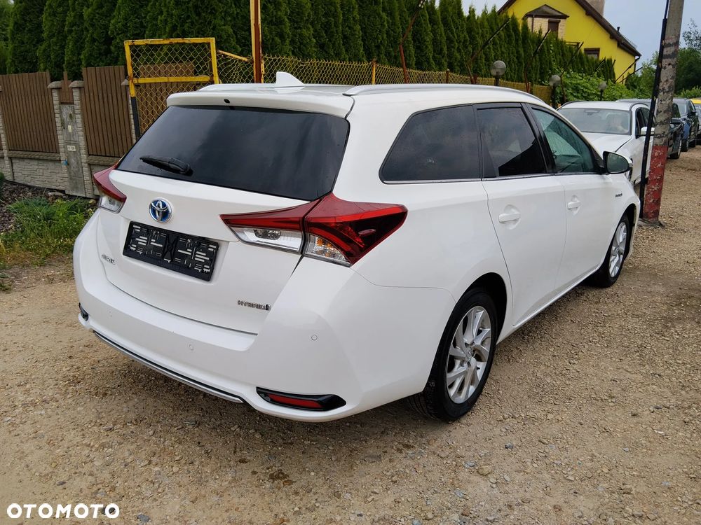 Toyota Auris Hybrid 135 Premium - 4