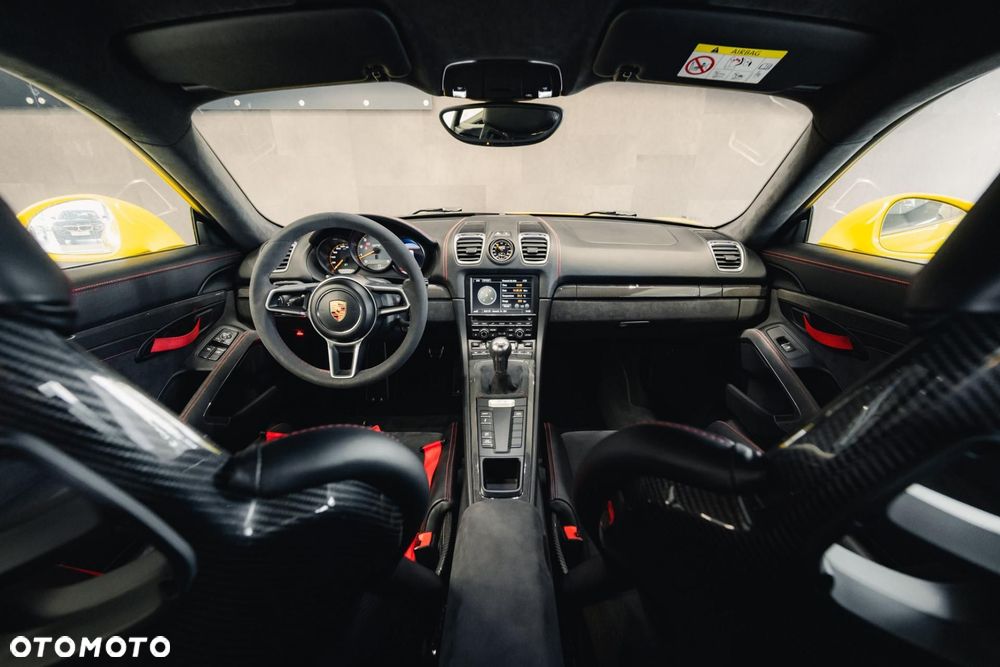Porsche Cayman GT4 - 11