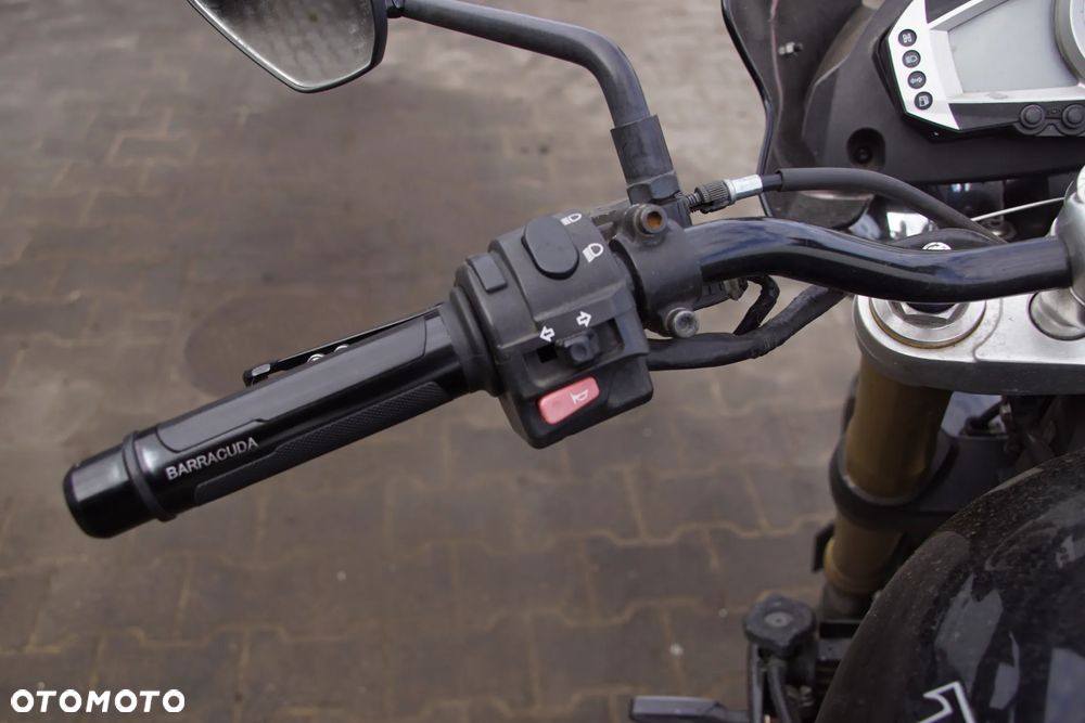 Motocykl na części - Triumph Speed Triple IV 1050 515NJ 131 KM 2005R Silnik Skrzynia Rama Lampa Siedzenie Gmol Przełącznik Manetka Laga Monowahacz Amortyzator Owiewka Osłona Sterownik Moduł Czujnik Licznik - 13