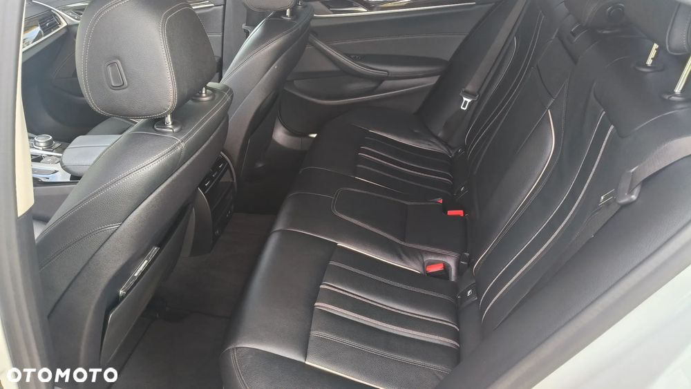 BMW Seria 5 520d xDrive Luxury Line sport - 13
