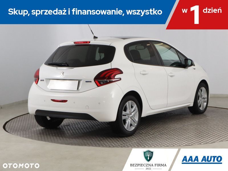 Peugeot 208 - 6