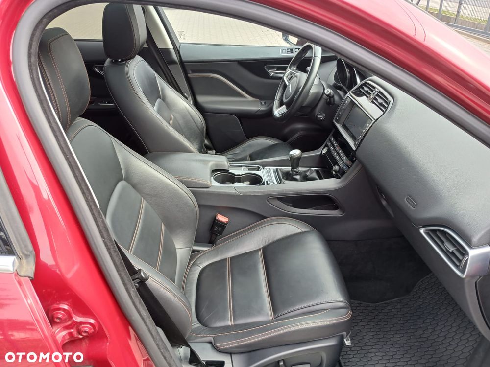 Jaguar F-Pace 20d AWD Prestige - 13