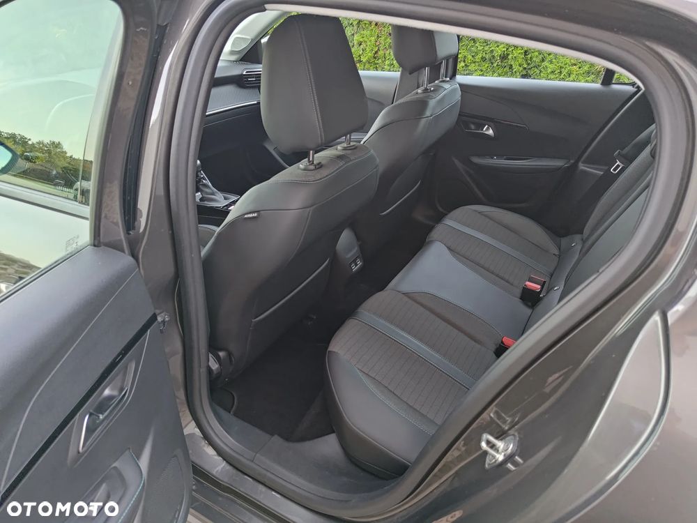Peugeot 208 - 16