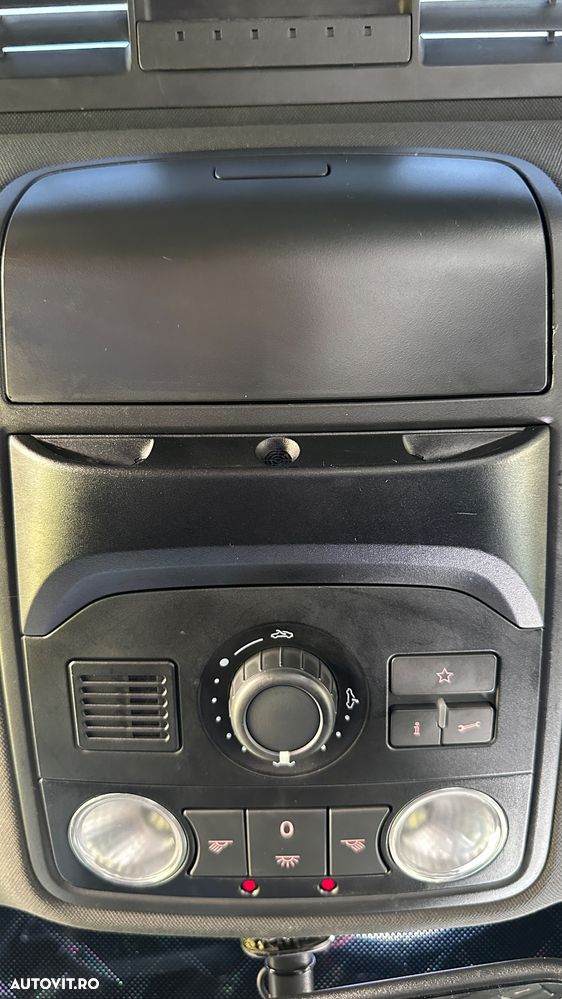 Volkswagen Golf - 22