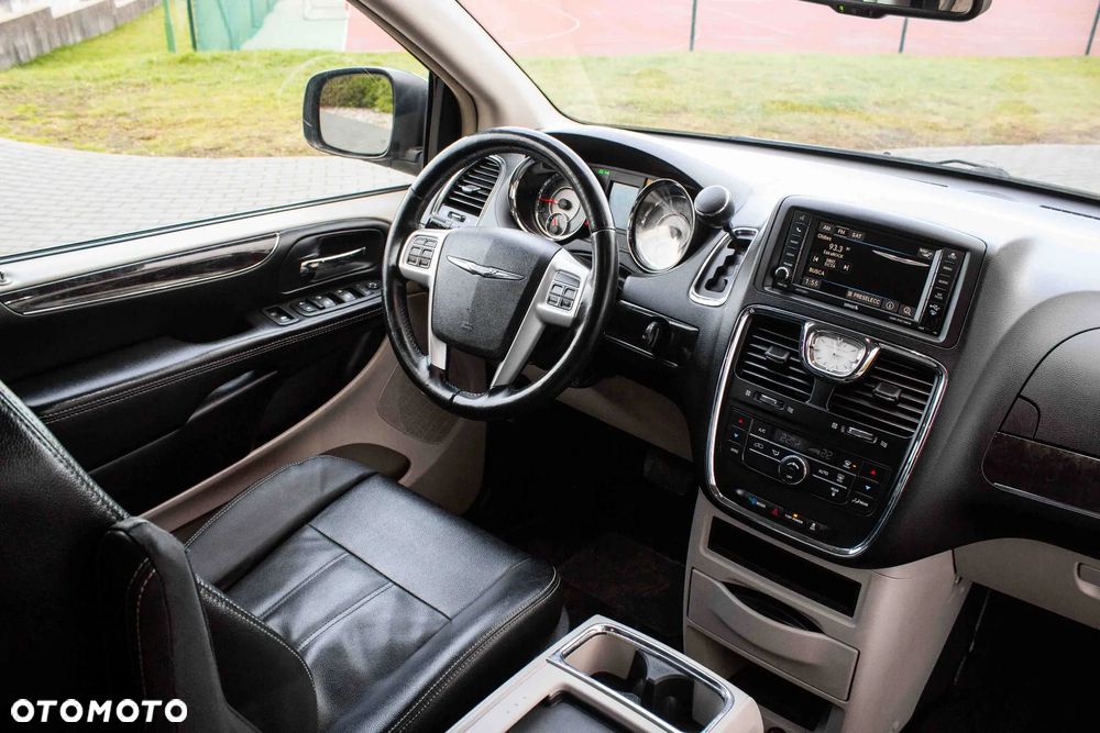 Chrysler Town & Country 3.6 Touring - 29