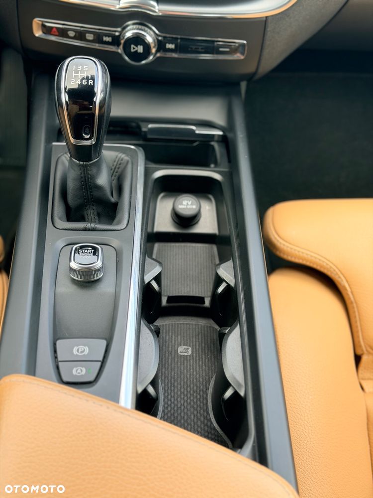 Volvo XC 60 D3 Momentum - 25