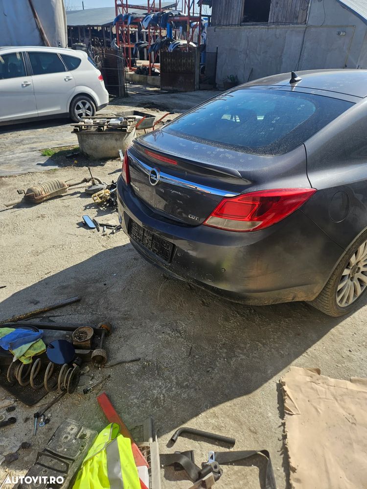 Dezmembrez opel insignia - 5