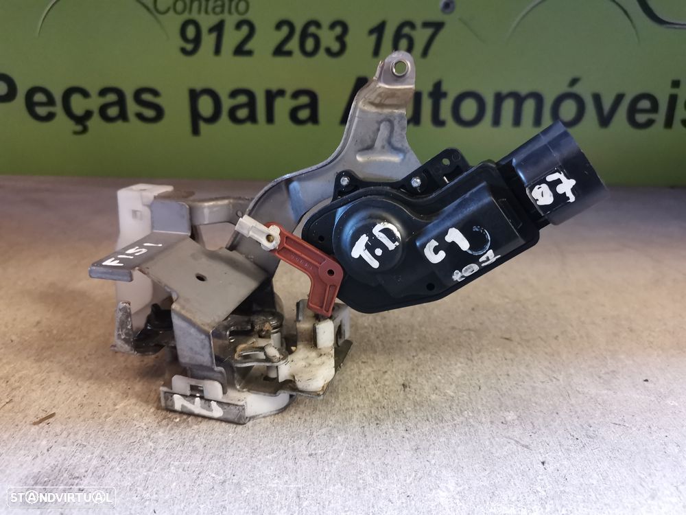 C1 / 107 FECHADURA PORTA TRÁS DIREITA - F151 - 1