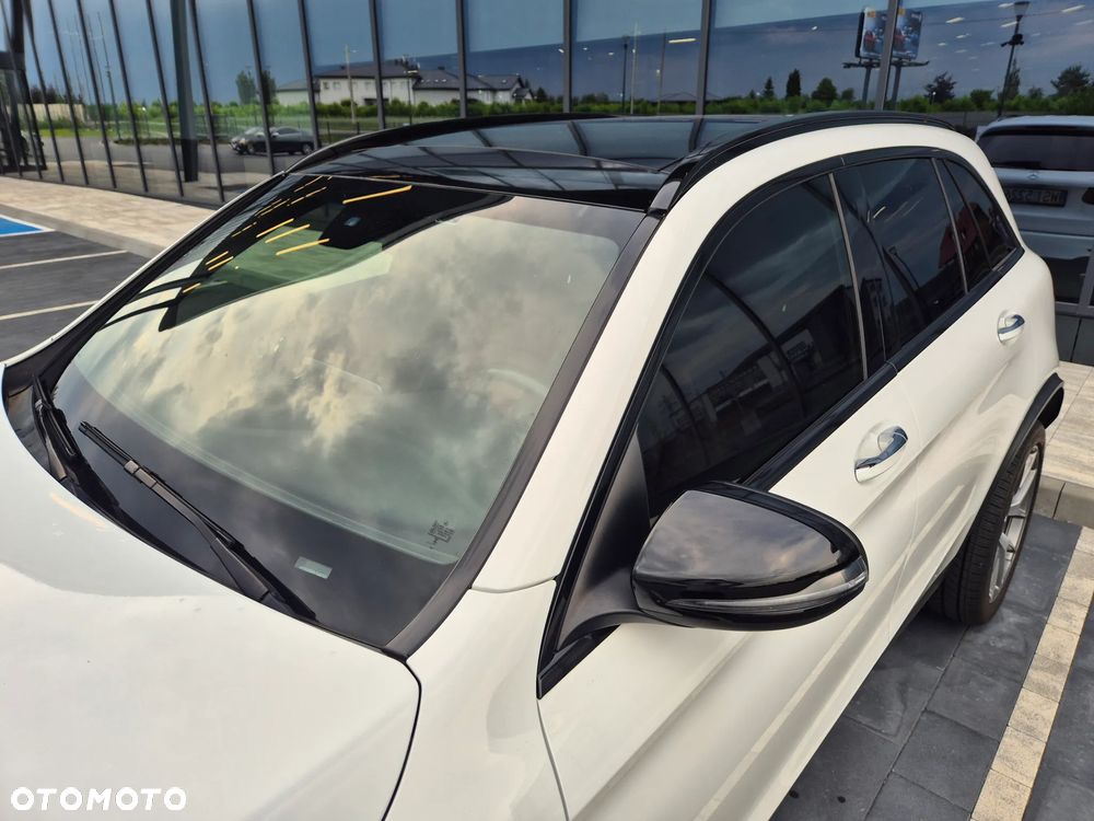 Mercedes-Benz GLC 300 4Matic 9G-TRONIC AMG Line Plus - 9