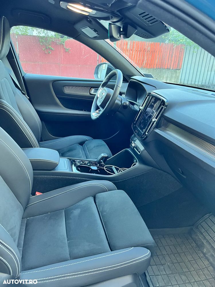 Volvo XC 40 B4 AT FWD MHEV Plus Dark - 11