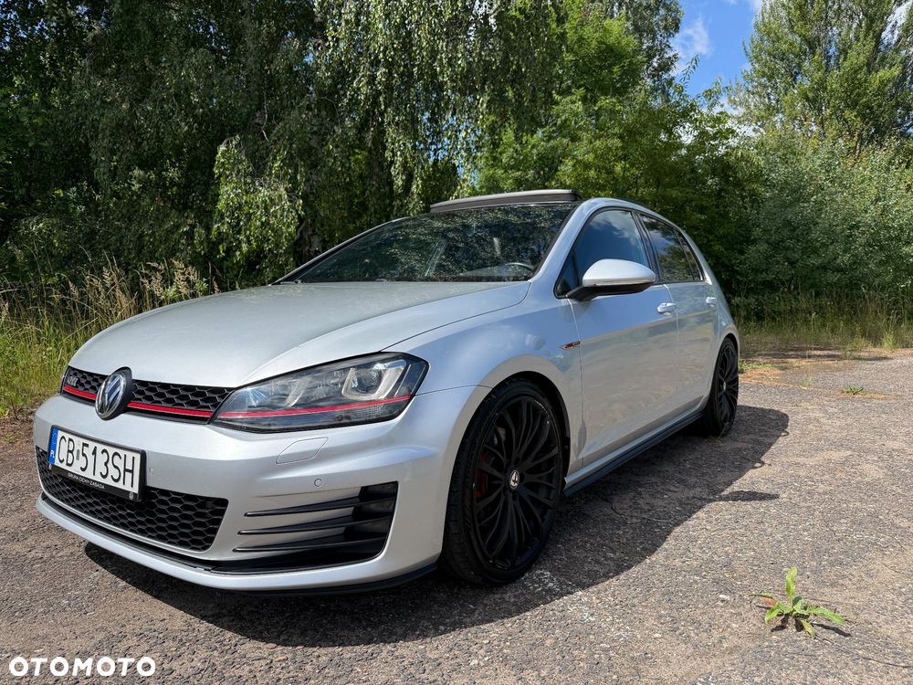 Volkswagen Golf - 2