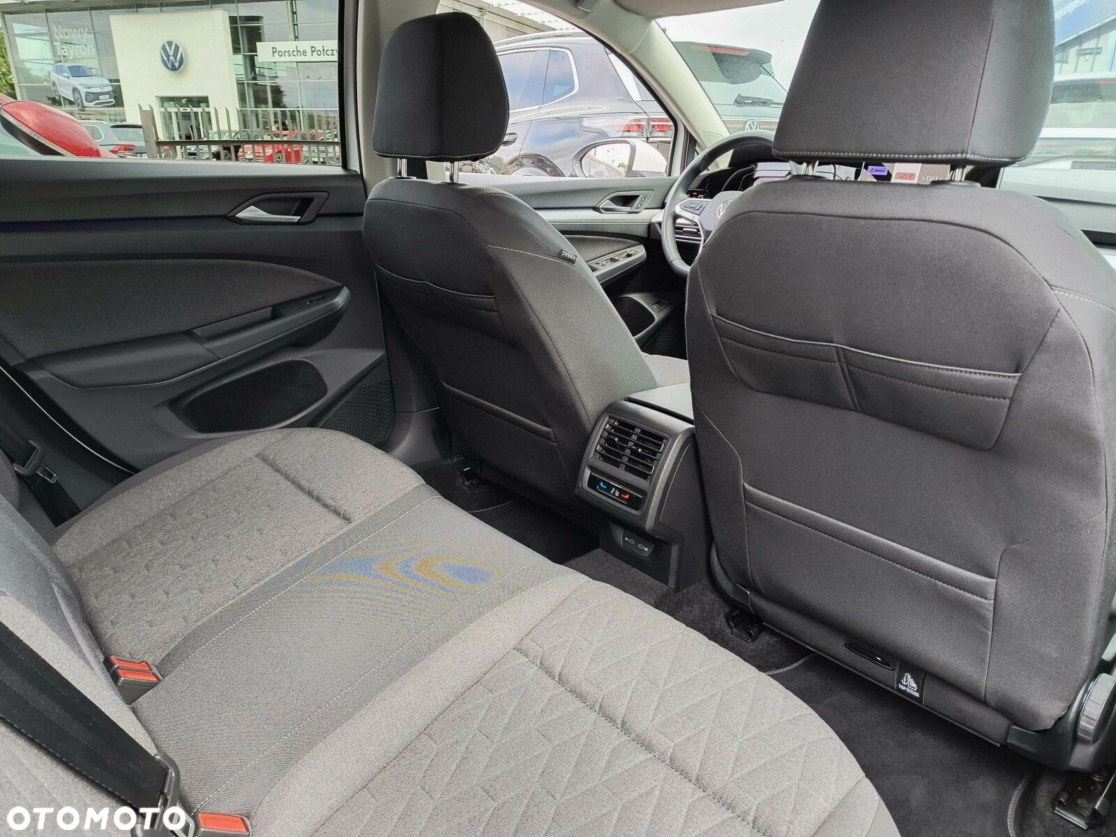 Volkswagen Golf - 22