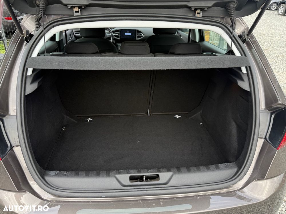 Peugeot 308 1.2 L PureTech Active - 15