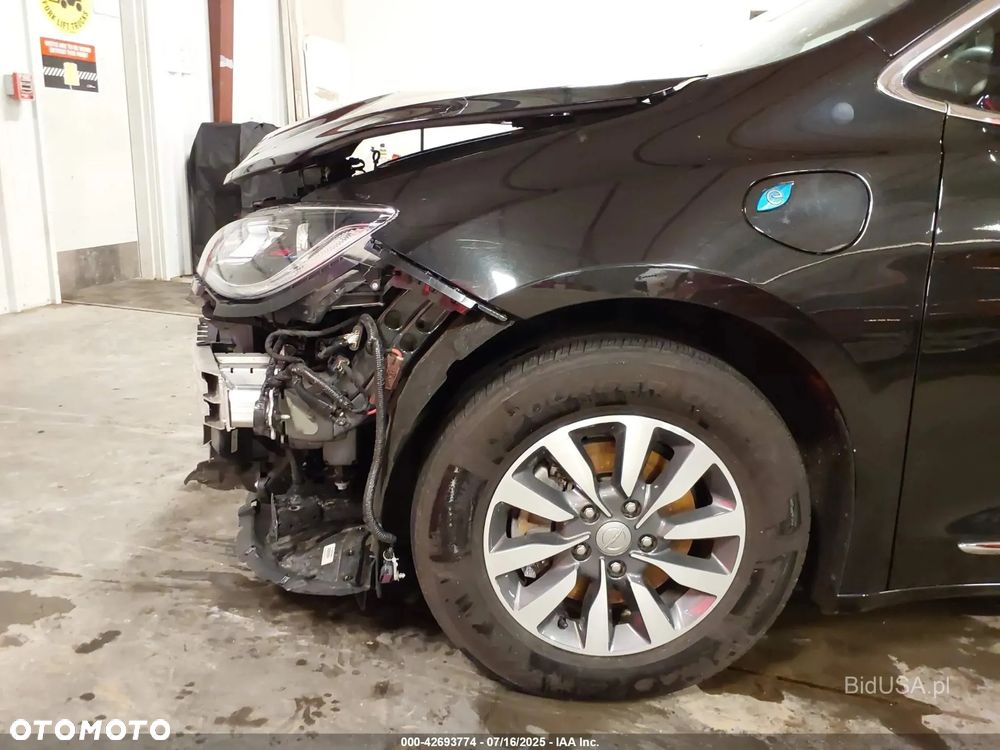 Chrysler Pacifica - 3