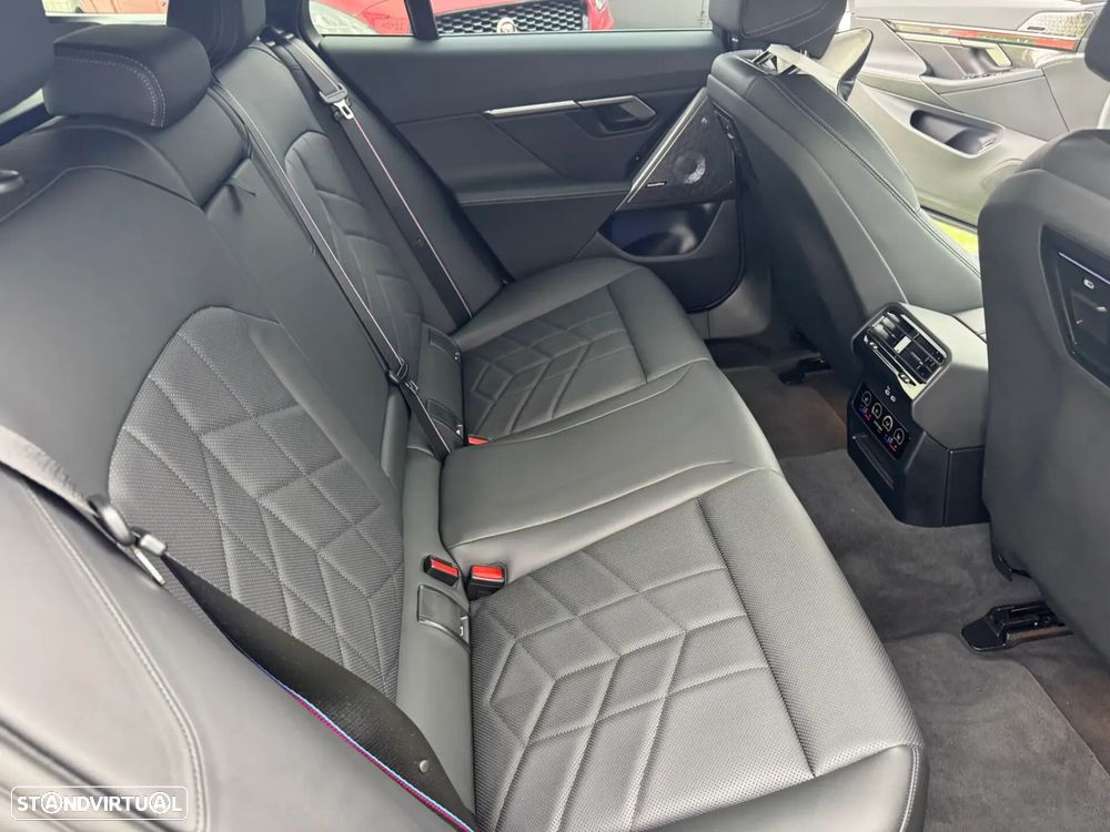 BMW i5 - 34