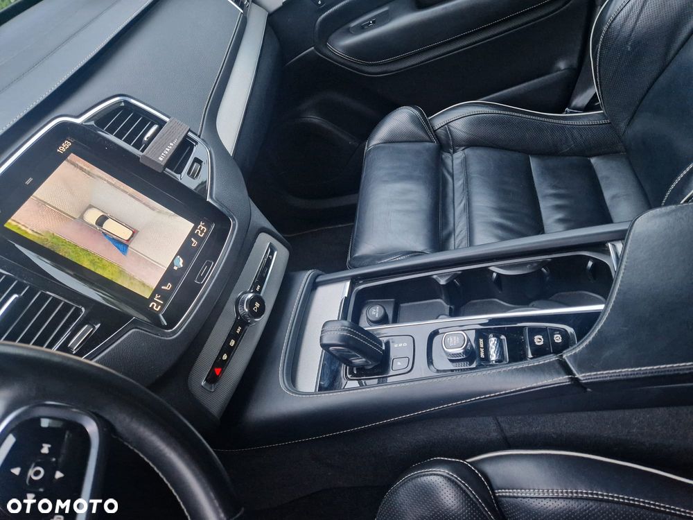 Volvo XC 90 D5 AWD R-Design 7os - 17