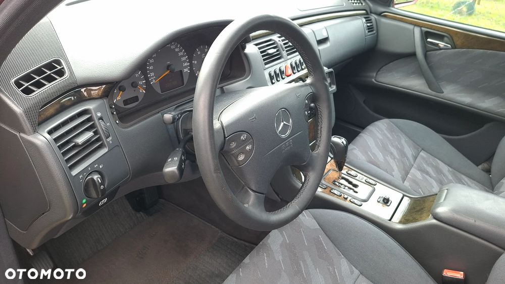 Mercedes-Benz Klasa E - 18
